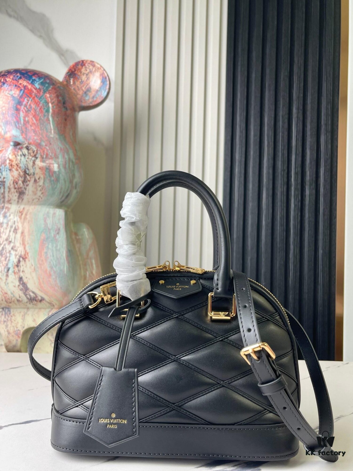 693078866e68136f4d9a6998 Top-tier Original Stock Exclusive Real Photos M83048 Black Diamond-quilted Full Leather Alma BB Clutch Bag
