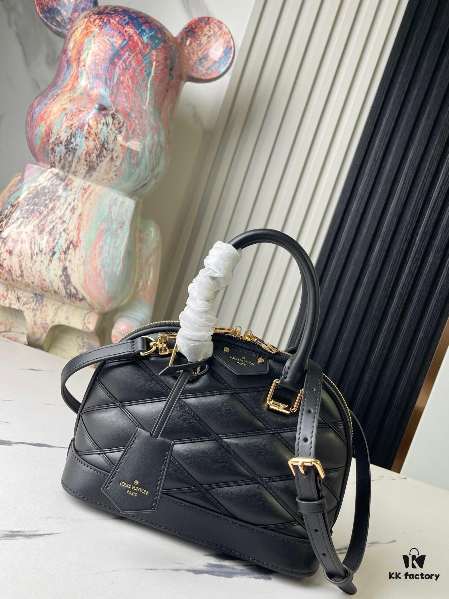 693078886e68136f4d9a699a Top-tier Original Stock Exclusive Real Photos M83048 Black Diamond-quilted Full Leather Alma BB Clutch Bag