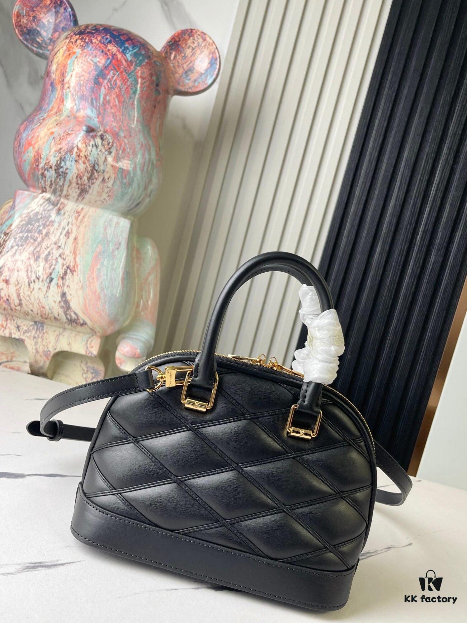 693078896e68136f4d9a699c Top-tier Original Stock Exclusive Real Photos M83048 Black Diamond-quilted Full Leather Alma BB Clutch Bag