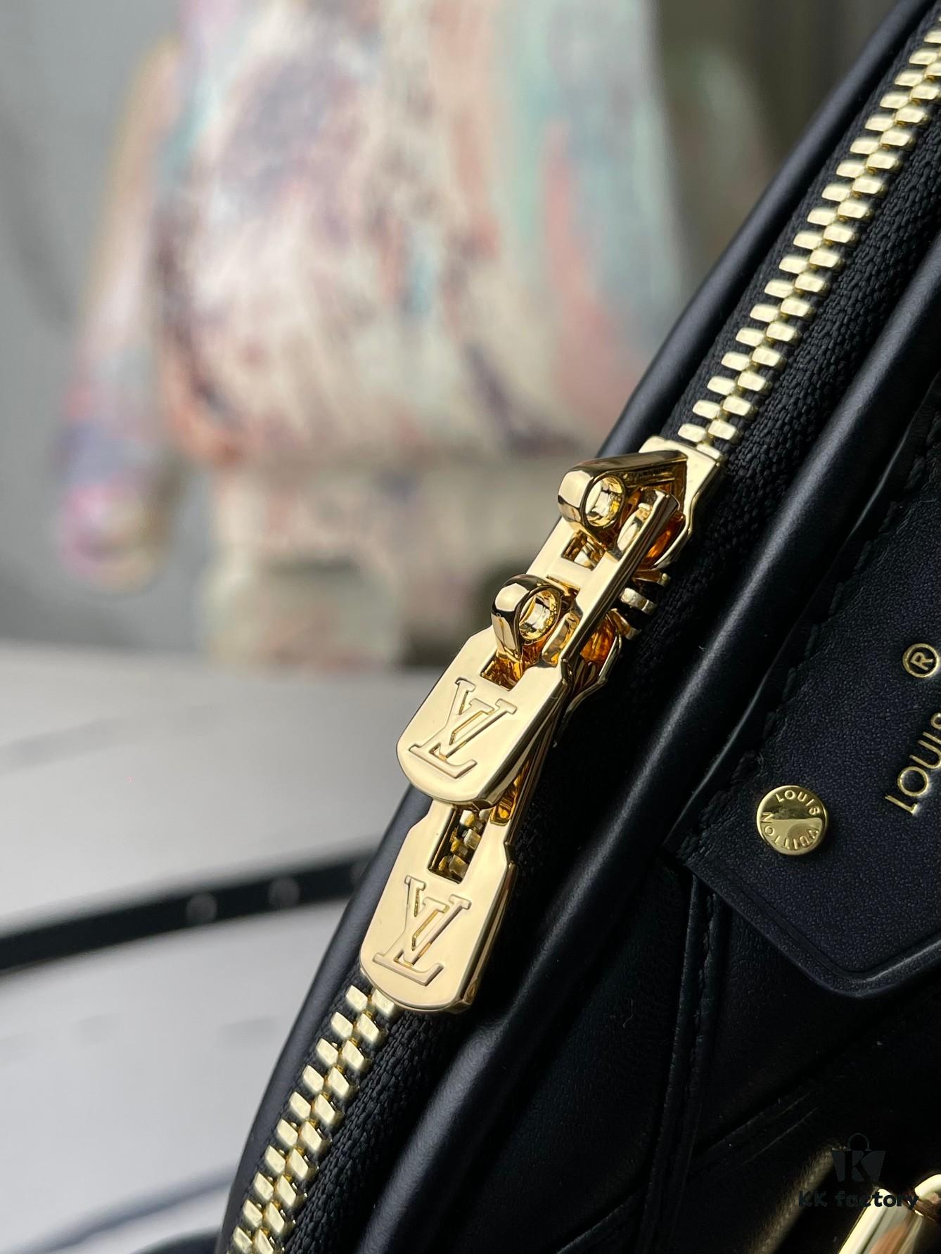 693078896e68136f4d9a699d Top-tier Original Stock Exclusive Real Photos M83048 Black Diamond-quilted Full Leather Alma BB Clutch Bag