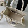 693078946e68136f4d9a69b3 Top-tier Original Order, Exclusive Real Photos: M23637 White Full Leather Square Bag Series Lock & Go Handbag M22311