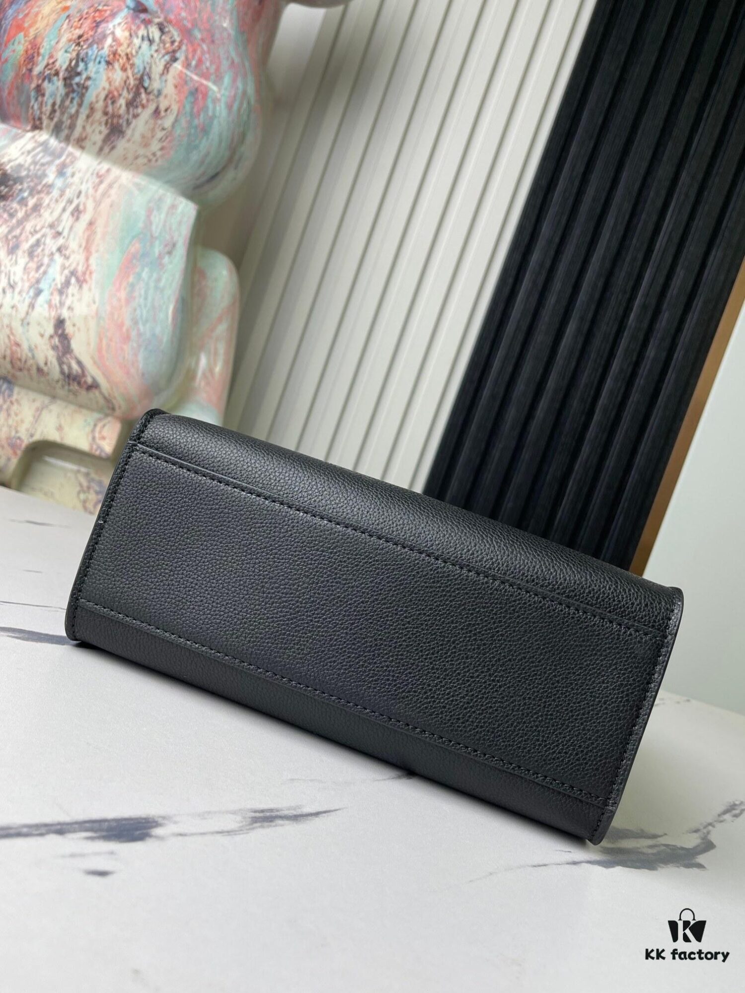 693078986e68136f4d9a69b9 Top-Quality Original Order Exclusive Real Shot M22311 Black Full Leather Square Bag Series Lock & Go Handbag M23637