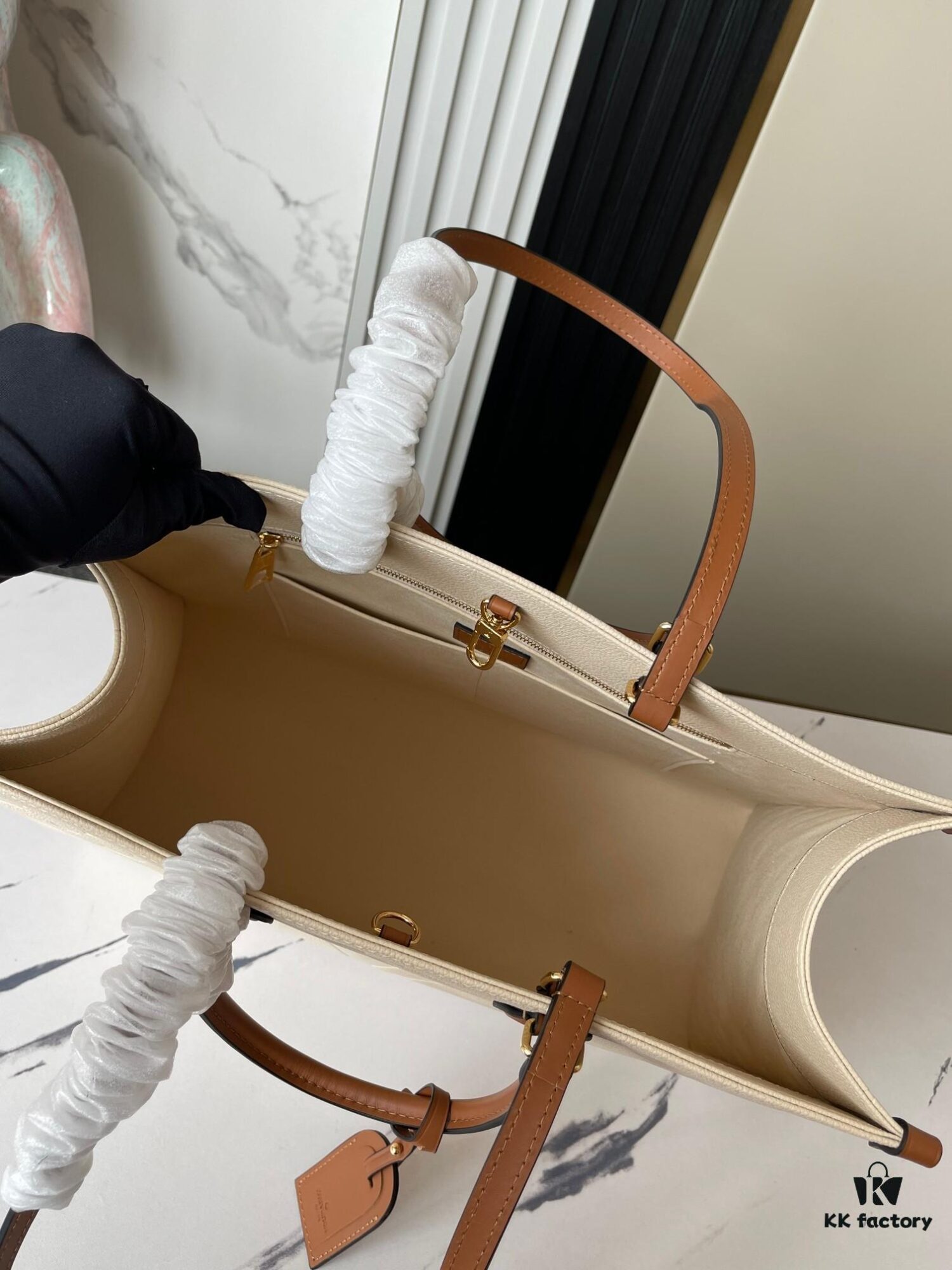 6930789e6e68136f4d9a69c5 Top-Grade Full-Grain Leather, Exclusive Real Photos: M45933 White Beige Matelassé, Mama Bag Series M45081 Milky White M44925 Black Size: 41.0 x 34.0 x 19.0 cm Louis Vuitton Onthego Large Tote