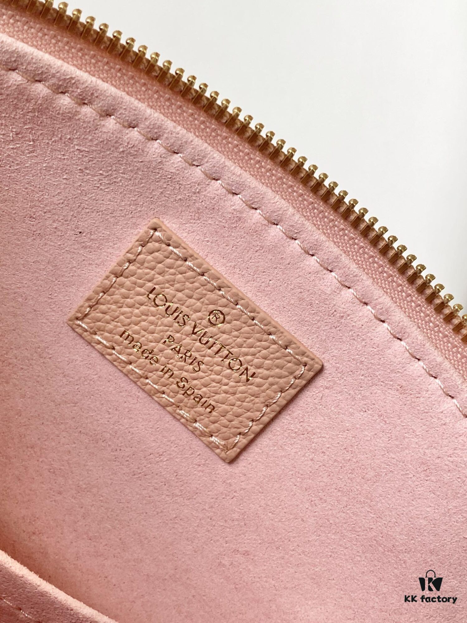 Petit Palais Handbag in Grained Leather with Monogram Motif