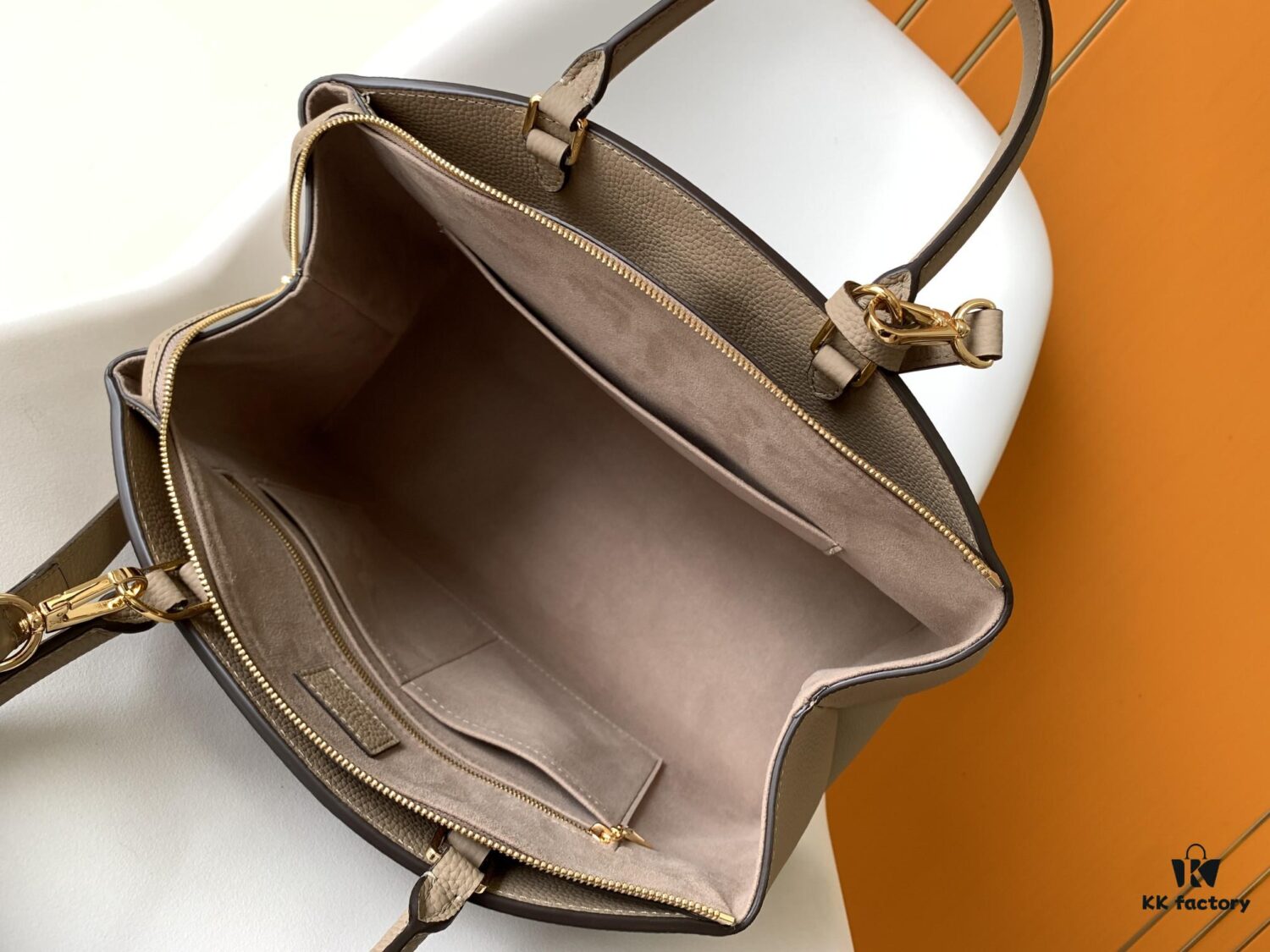 Petit Palais Handbag in Grained Leather with Monogram Flower Embossing