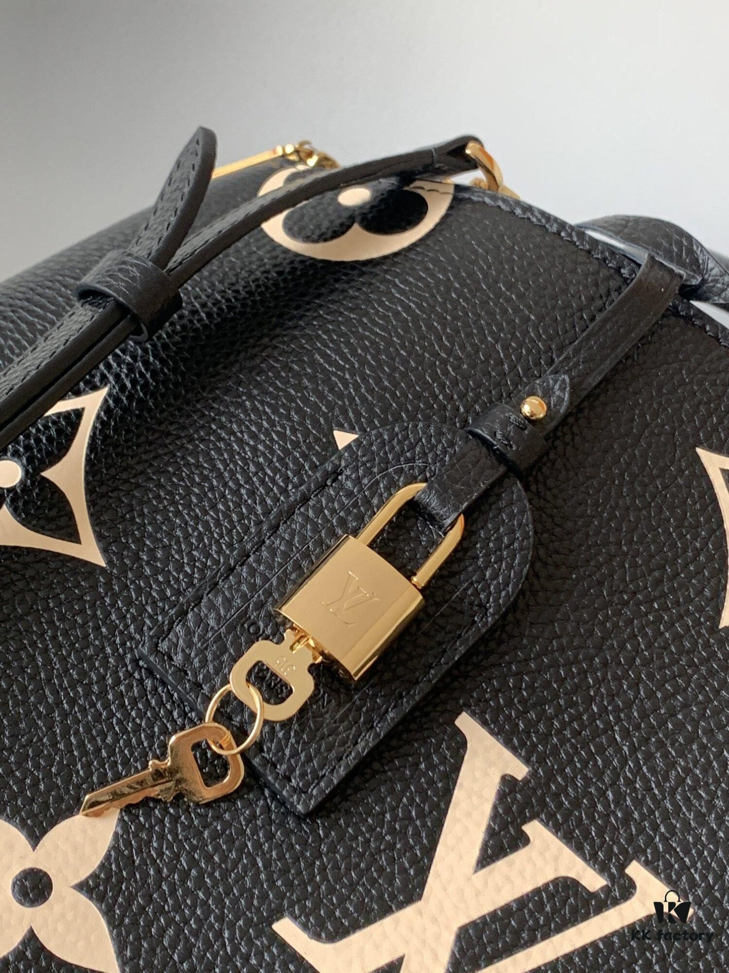 693078d26e68136f4d9a6a35 Petit Palais Handbag in Grained Leather with Oversized Monogram Flower and LV Initials
