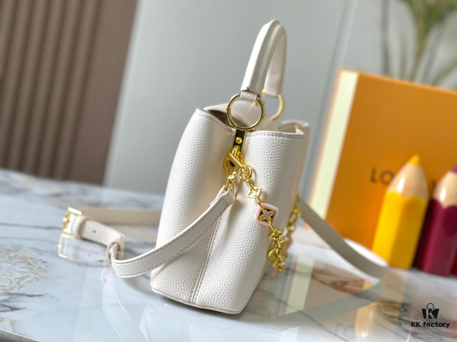 693078ed6e68136f4d9a6a66 Guangzhou Stock Top Original M14971 White Capucines BB Bag