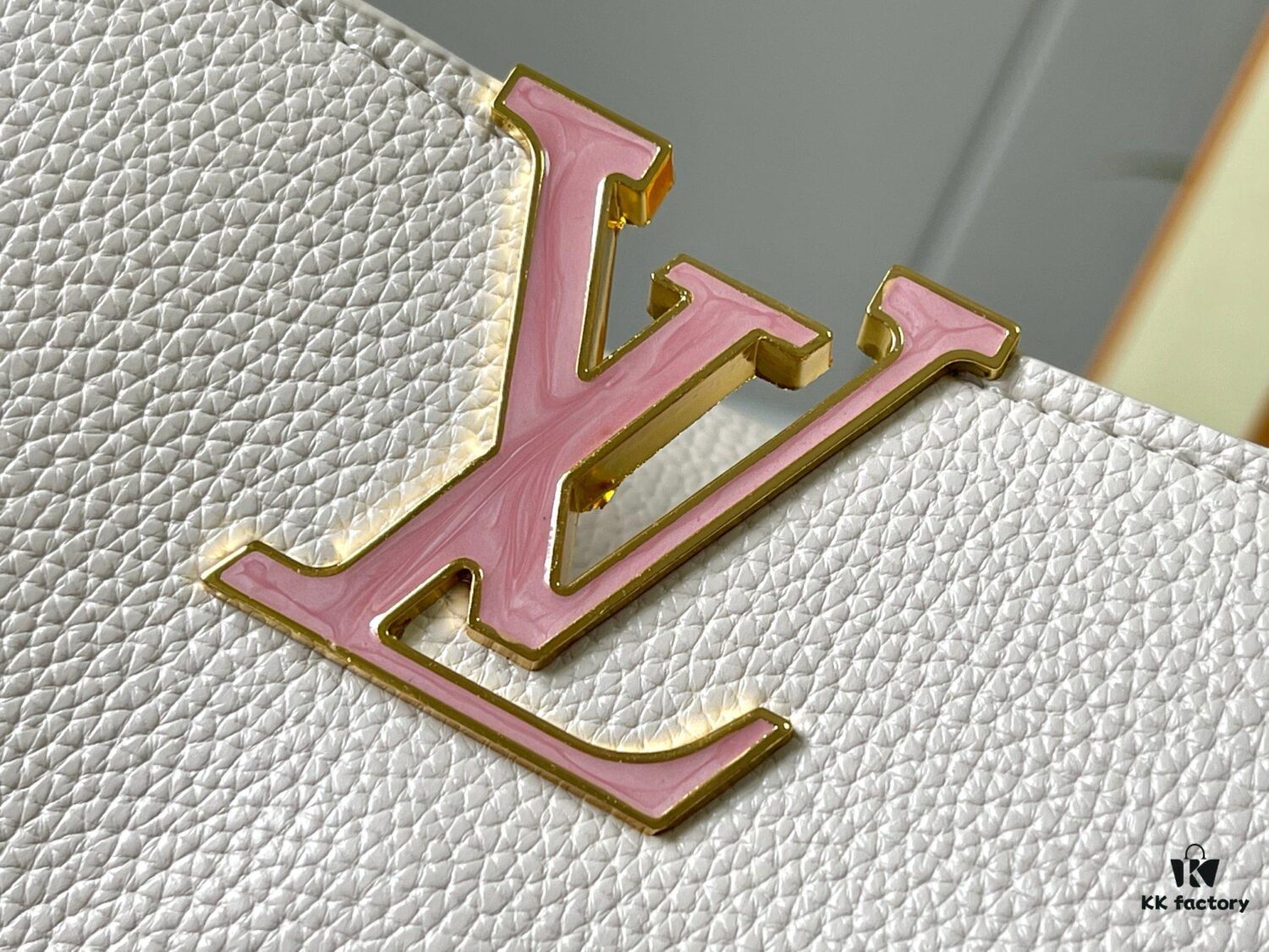 693078ef6e68136f4d9a6a6c Guangzhou Stock Top Original M14971 White Capucines BB Bag