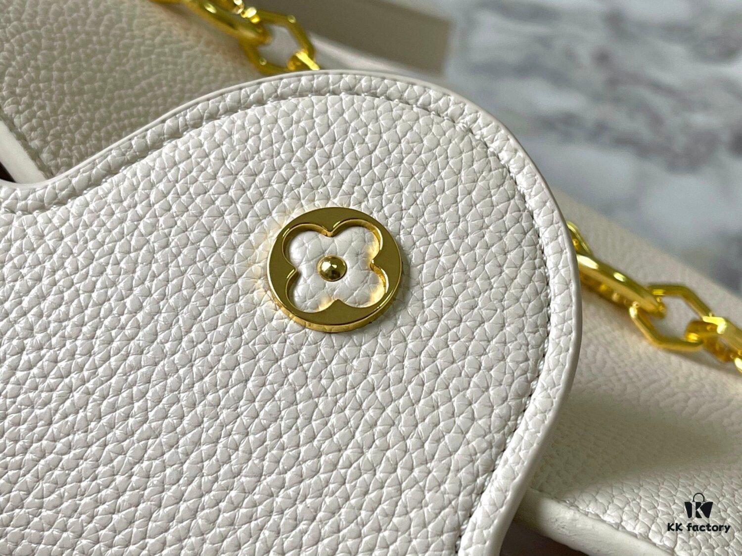 693078f16e68136f4d9a6a70 Guangzhou Stock Top Original M14971 White Capucines BB Bag