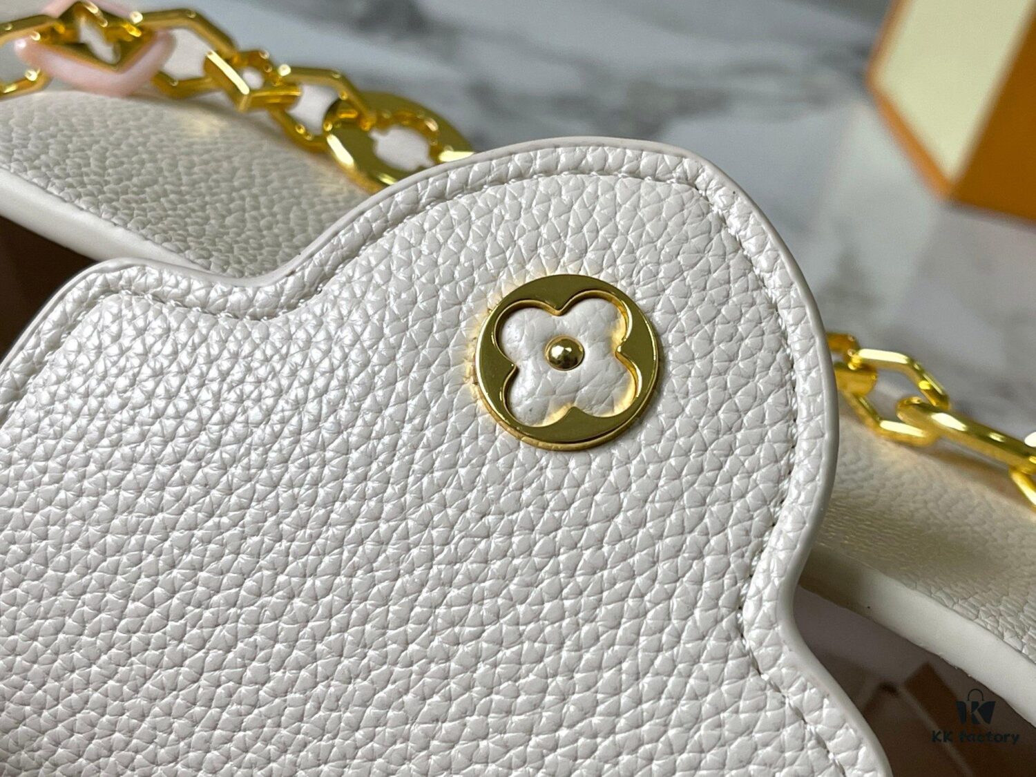 693078f56e68136f4d9a6a76 Top-Quality Guangzhou Stock M14393 White Capucines East West Mini Bag