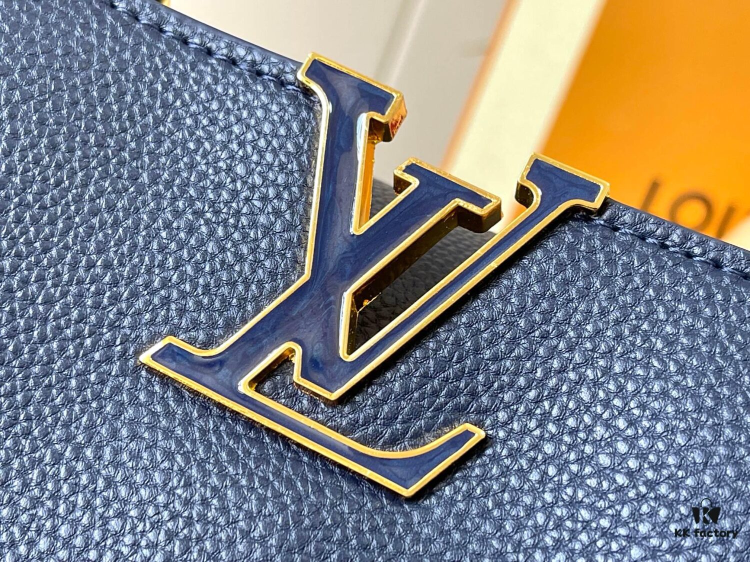693078f96e68136f4d9a6a7c Guangzhou Stock Top Quality Original M14971 Blue Capucines BB Handbag