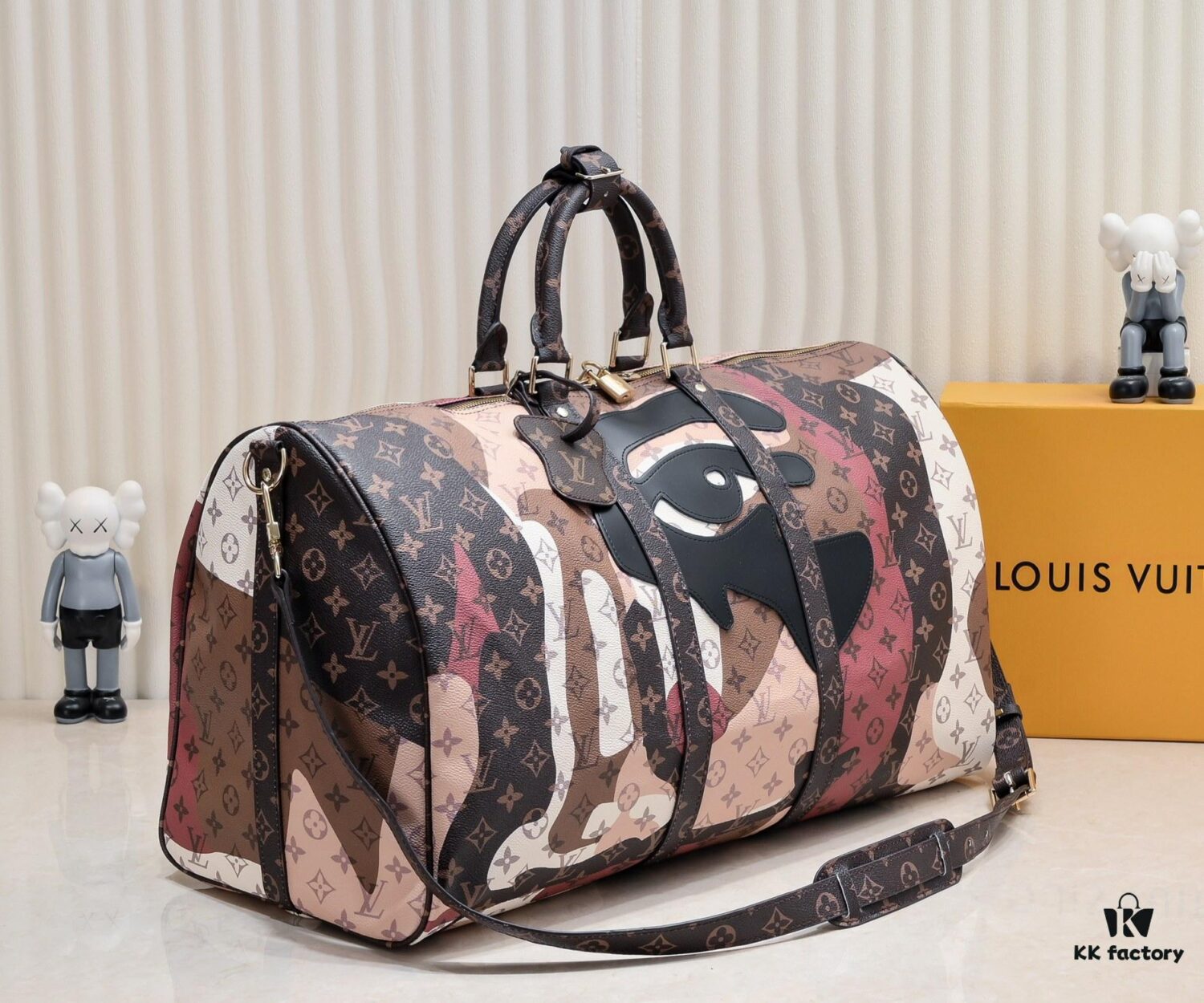693079416e68136f4d9a6aea LV Portrait Collection Keepall Bandoulière 55 Travel Bag