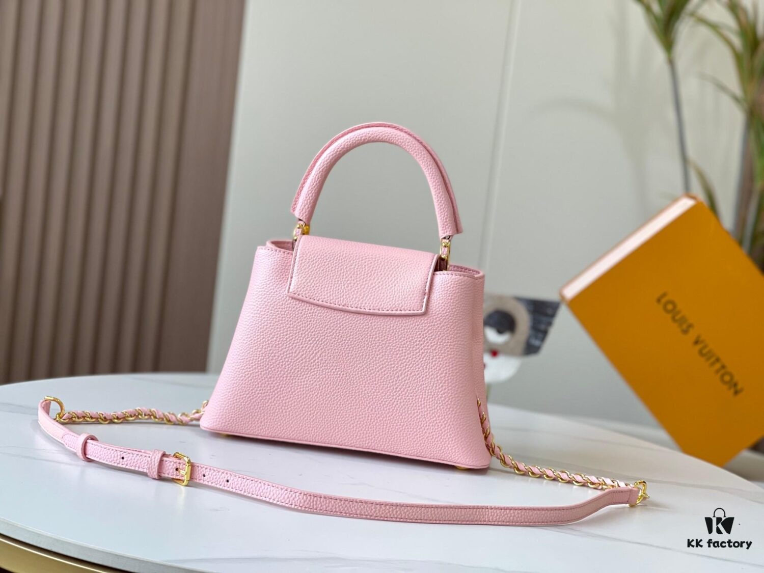 693079956e68136f4d9a6b77 Upgraded M59868 Stellar Pearlized Powder with Mother-of-Pearl Button - This Capucines BB Bag Features Taurillon Leather That Shimmers in Changing Hues Under Different Lights