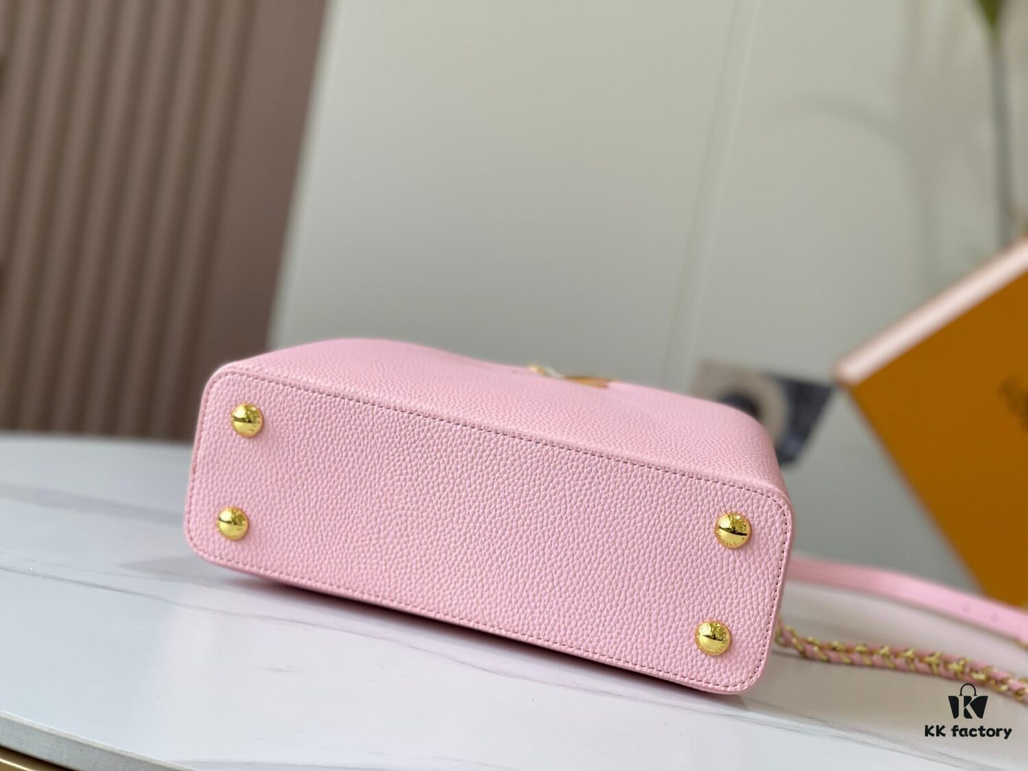 693079966e68136f4d9a6b79 Upgraded M59868 Stellar Pearlized Powder with Mother-of-Pearl Button - This Capucines BB Bag Features Taurillon Leather That Shimmers in Changing Hues Under Different Lights
