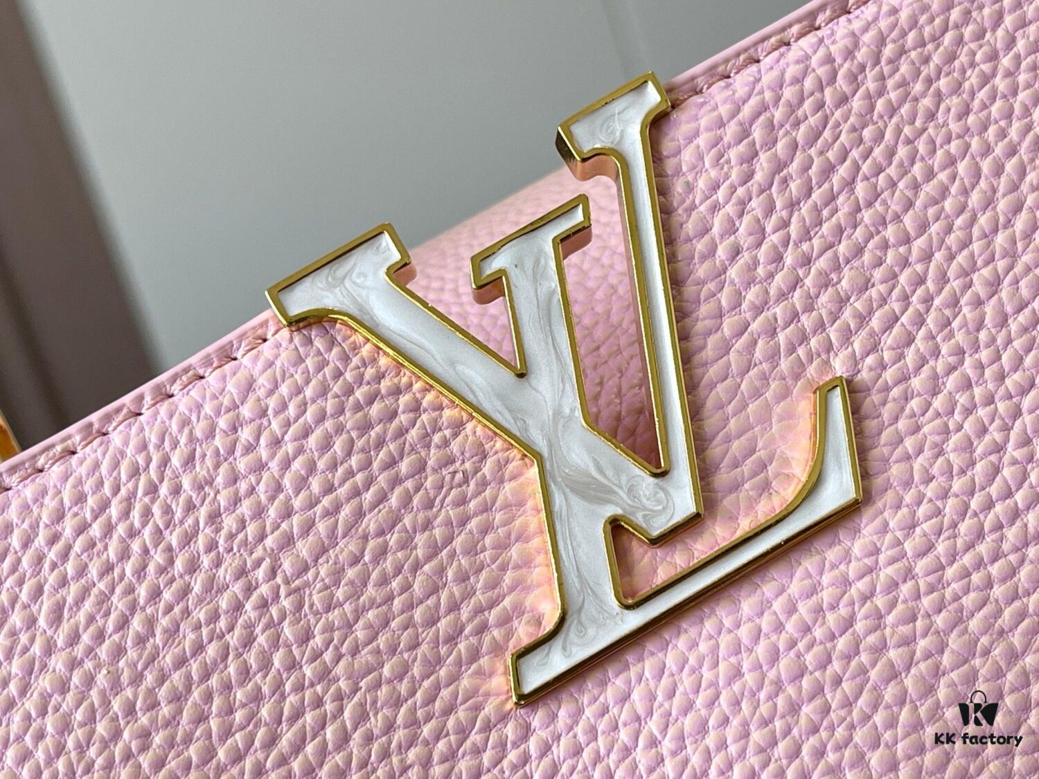 693079986e68136f4d9a6b7a Upgraded M59868 Stellar Pearlized Powder with Mother-of-Pearl Button - This Capucines BB Bag Features Taurillon Leather That Shimmers in Changing Hues Under Different Lights