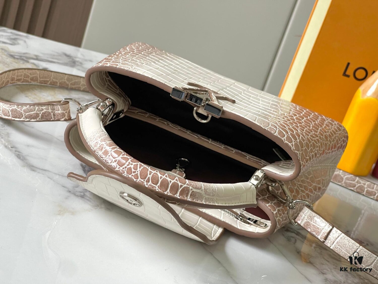 693079b36e68136f4d9a6bab Guangzhou Stock Top Quality Original Capucines BB