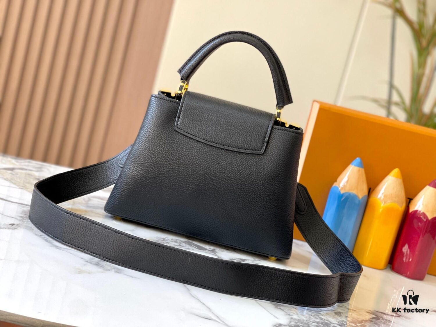 693079c46e68136f4d9a6bca Upgraded M23766 Black and White Mother-of-Pearl Flower Crown Handbag