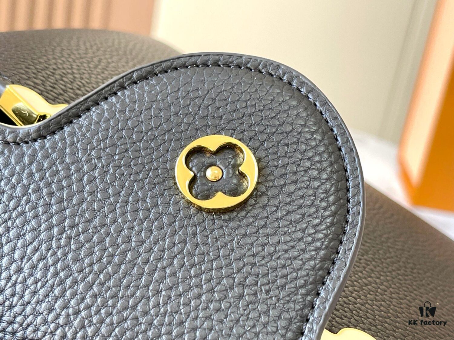 693079c76e68136f4d9a6bce Upgraded M23766 Black and White Mother-of-Pearl Flower Crown Handbag
