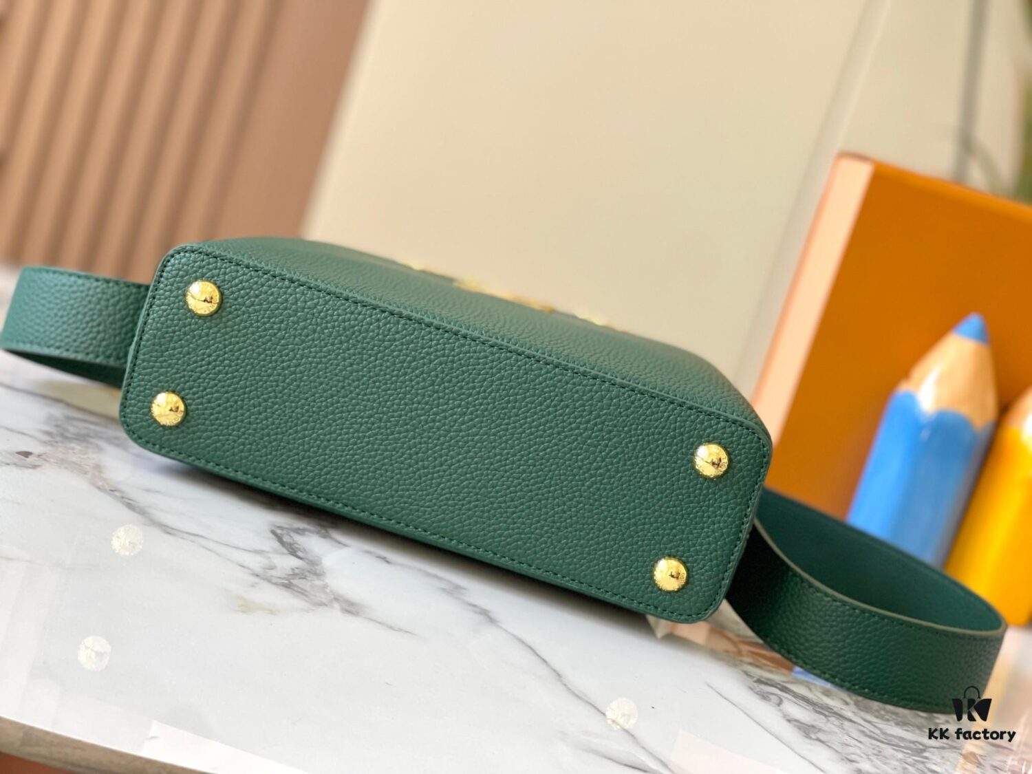 693079d96e68136f4d9a6bed Upgraded M23766 Green and White Mother-of-Pearl Flower Crown Capucines Handbag