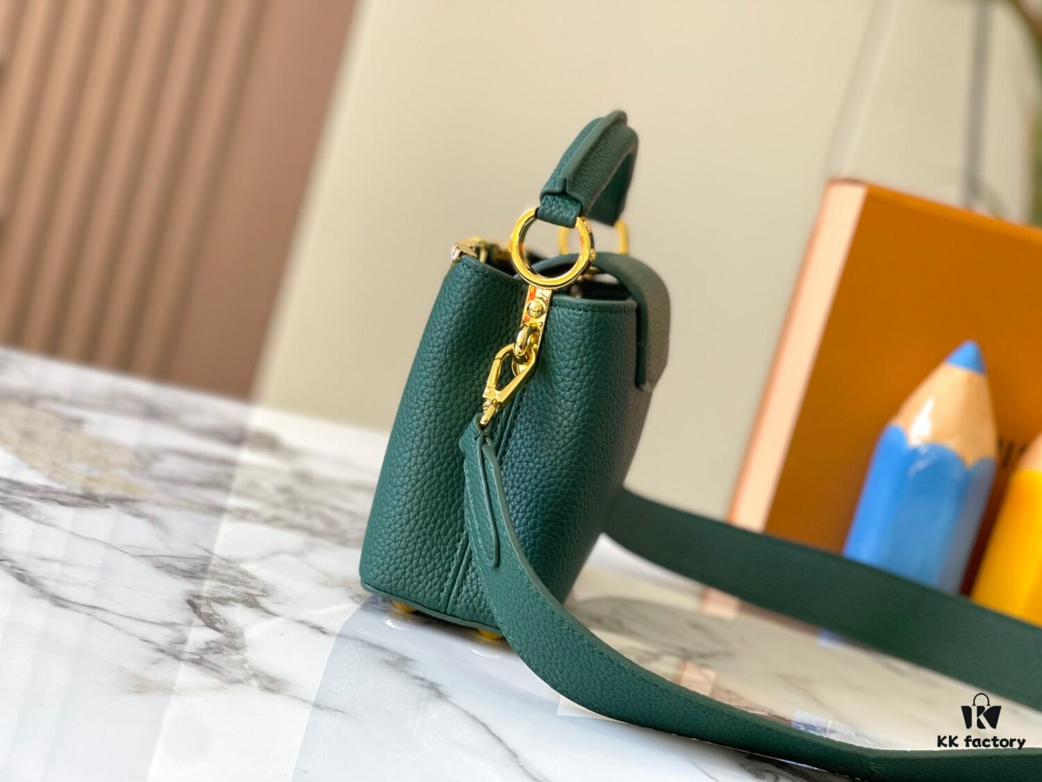693079dc6e68136f4d9a6bf2 Upgraded M23765 Green and White Mother-of-Pearl Flower Crown Bag