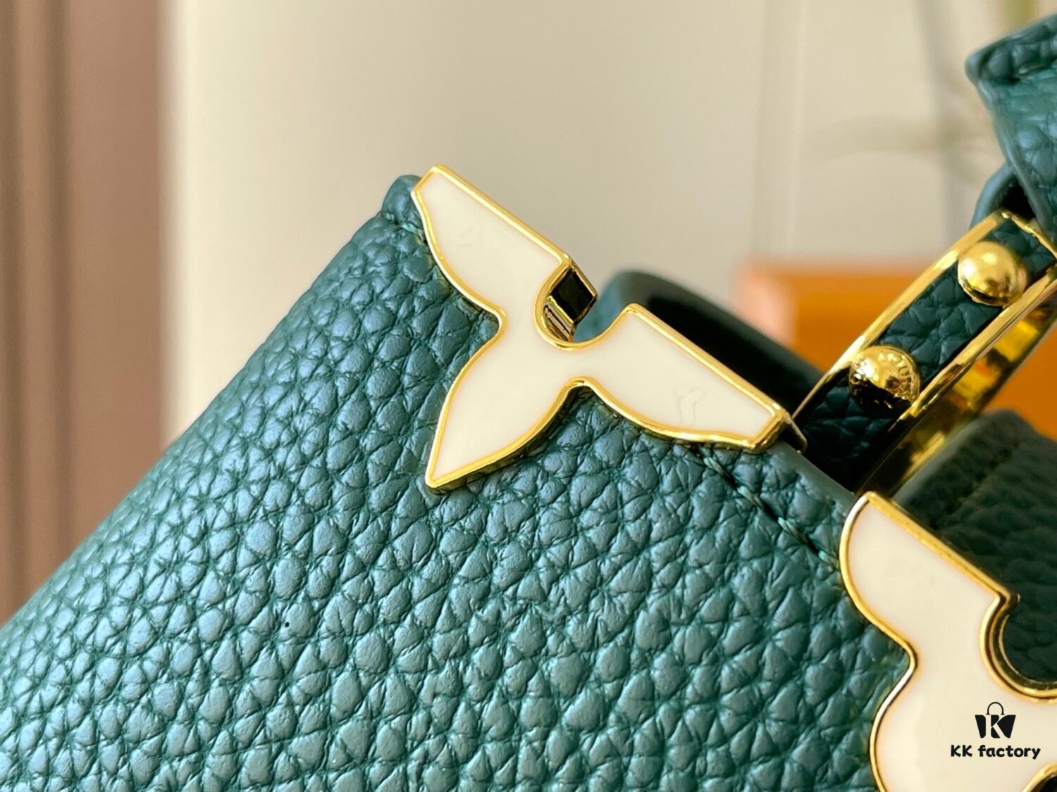 693079dc6e68136f4d9a6bf3 Upgraded M23766 Green and White Mother-of-Pearl Flower Crown Capucines Handbag