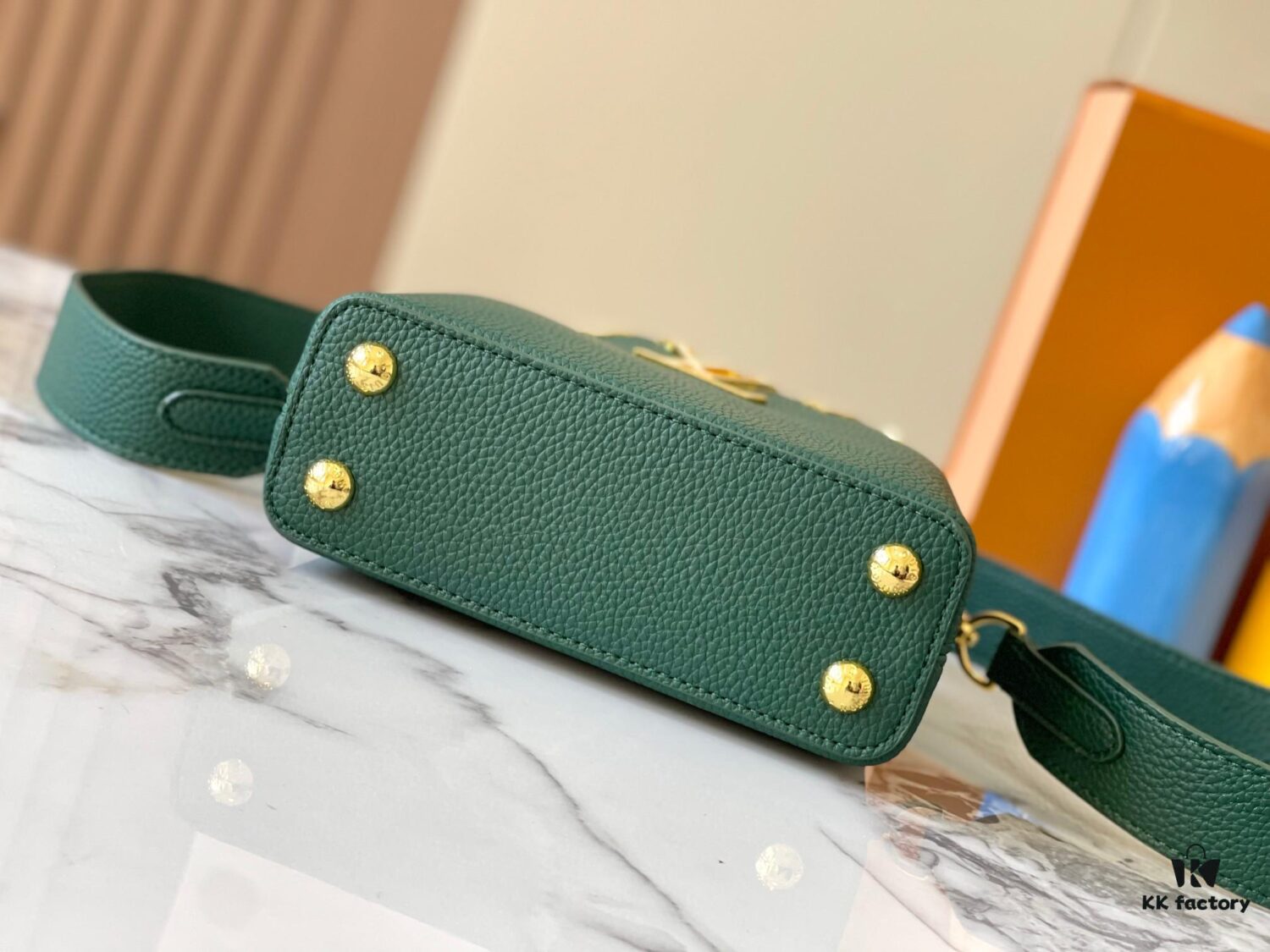 693079de6e68136f4d9a6bf6 Upgraded M23765 Green and White Mother-of-Pearl Flower Crown Bag