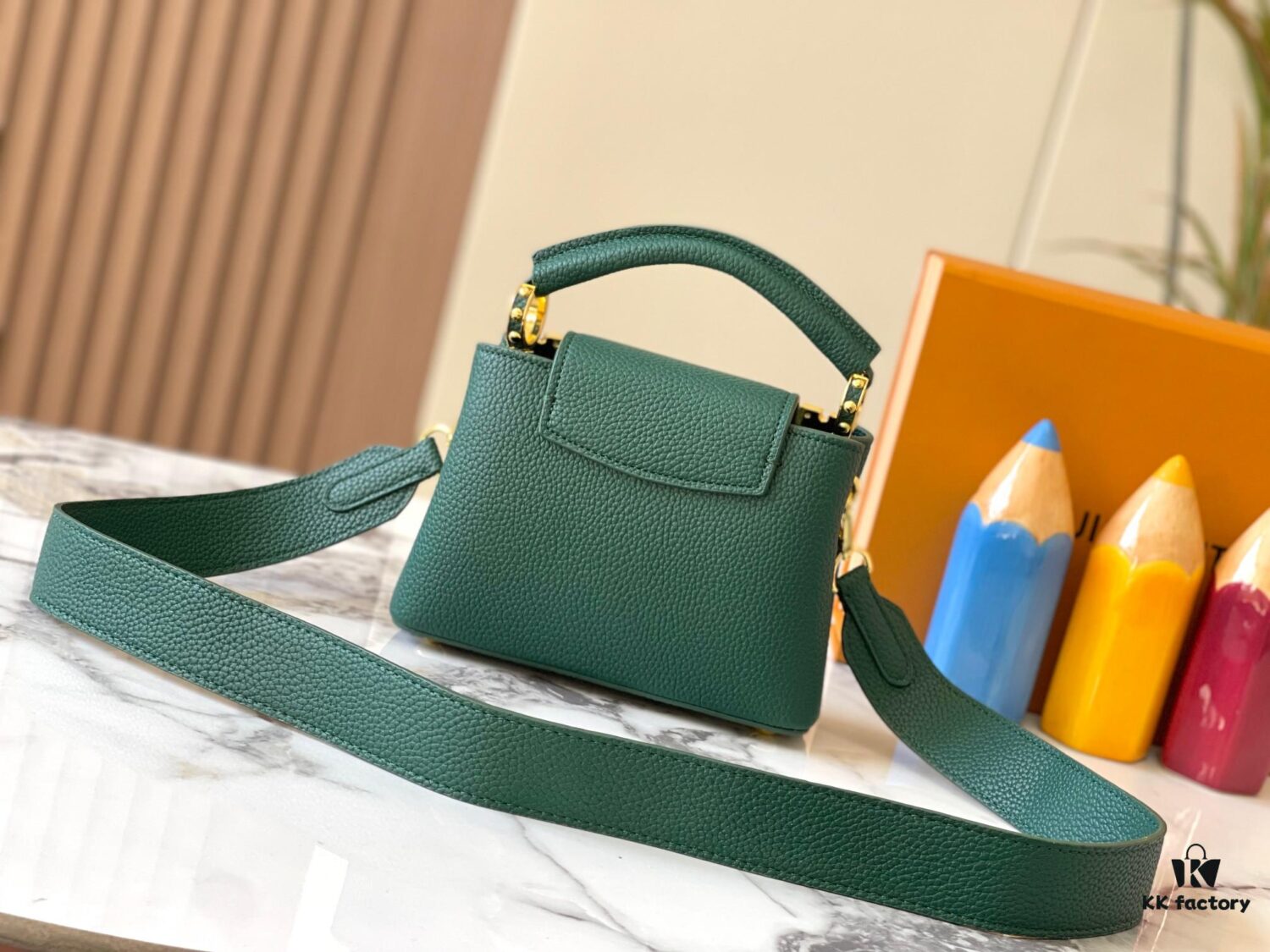 693079df6e68136f4d9a6bf7 Upgraded M23765 Green and White Mother-of-Pearl Flower Crown Bag