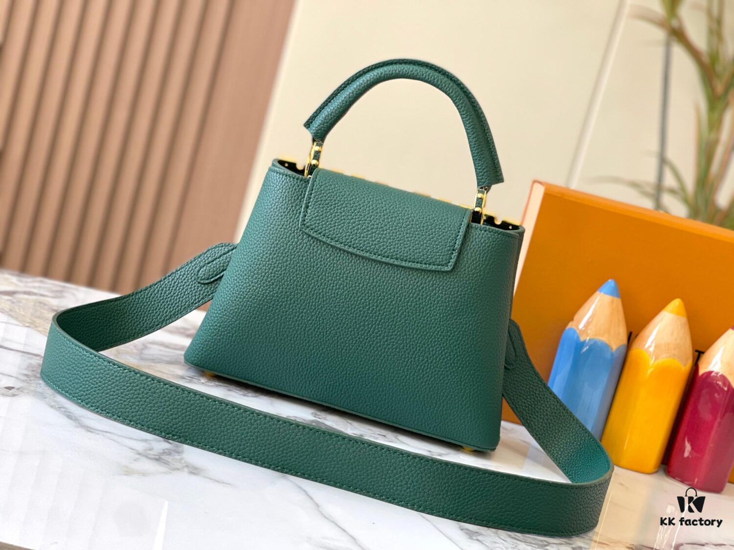 693079e06e68136f4d9a6bf9 Upgraded M23766 Green and White Mother-of-Pearl Flower Crown Capucines Handbag