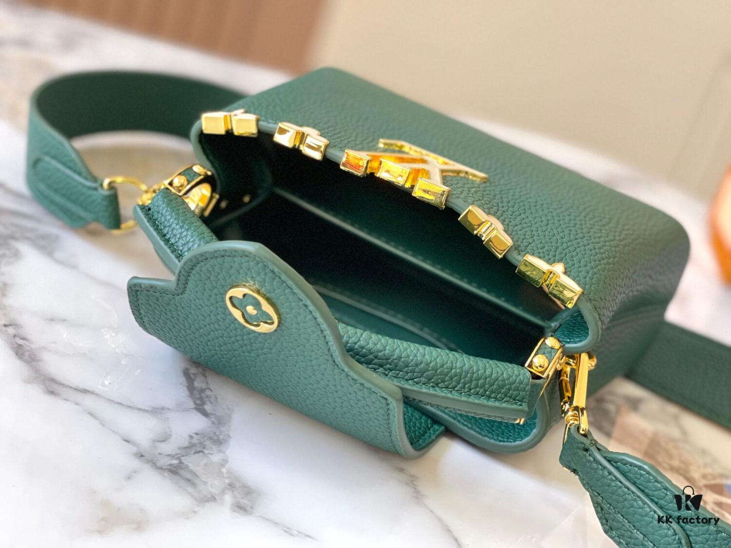 693079e16e68136f4d9a6bfb Upgraded M23765 Green and White Mother-of-Pearl Flower Crown Bag