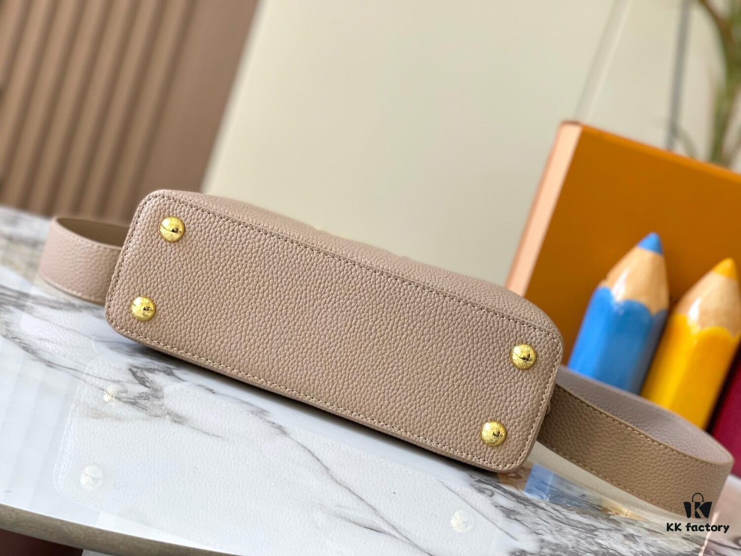 693079e56e68136f4d9a6c01 Upgraded M23766 Beige and White Mother-of-Pearl Capucines Flower Crown Handbag