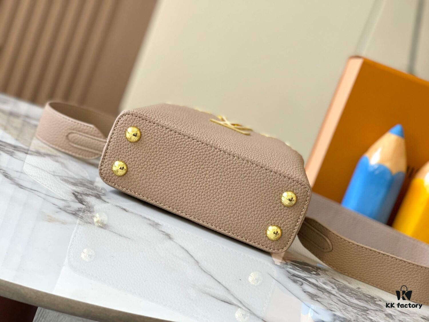 693079e86e68136f4d9a6c0a Upgraded M23765 Beige and White Mother-of-Pearl Flower Crown Capucines Handbag