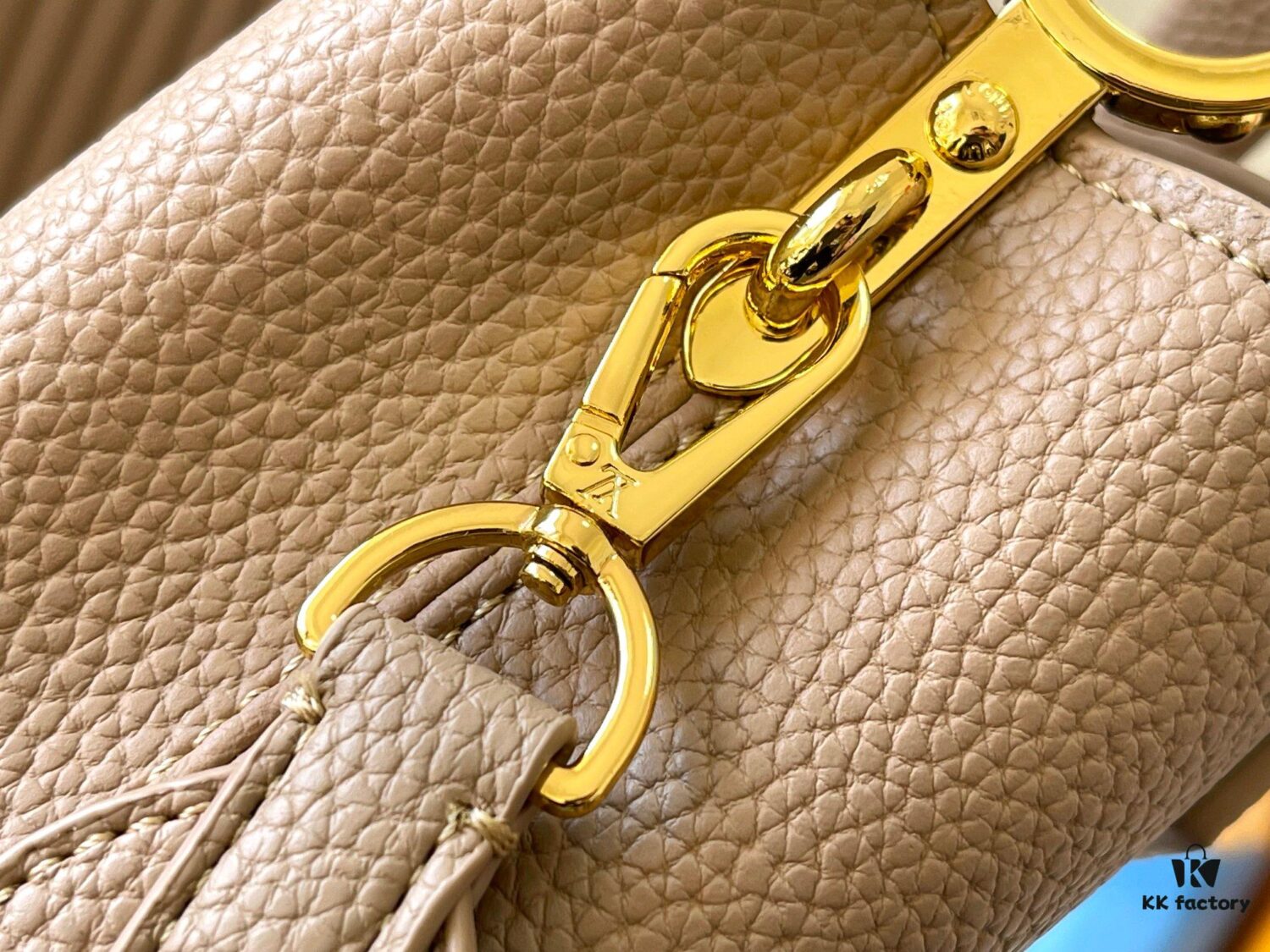 693079ec6e68136f4d9a6c11 Upgraded M23765 Beige and White Mother-of-Pearl Flower Crown Capucines Handbag