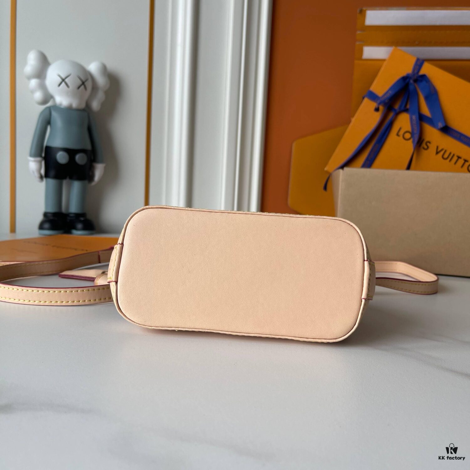 Upgraded Version 170 180 【LV x TM Nano Alma】 M13416 53152 Cherry M82717 M90611 M13104 This Nano Alma Bag Combines Monogram Coated Canvas with Cowhide Leather Trims, Featuring the Iconic Cherry Pattern from the Louis × Takashi Murakami Collaboration Series. The Top Handle and Detachable Adjustable Shoulder Strap Offer Multiple Carrying Options, While the Interior Compartment Fits Everyday Essentials Such as a Short Wallet and Large Smartphone.