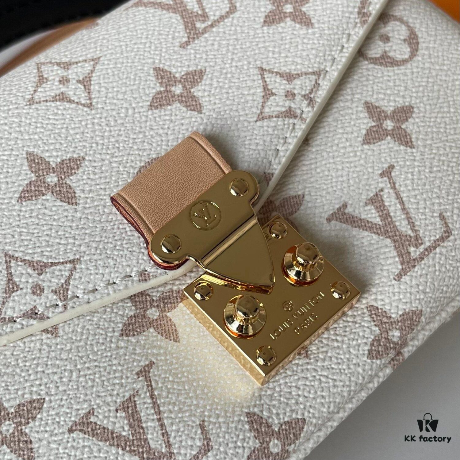 69307a1f6e68136f4d9a6c5f Upgraded Version 160 (High-Quality Replica) M12429 M23940 M40749 M46914 M46279 M22834 M46595 LV Messenger Bag Small East West Métis Handbag
