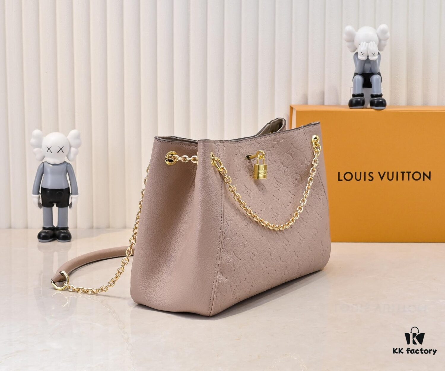 69307a546e68136f4d9a6cc7 Batch Model M14414 M14659 M14234 This Anytime Medium Handbag Reinterprets the Classic Promenade Bag from 1988, Making It an Ideal Choice for Daily Commuting or Weekend Getaways