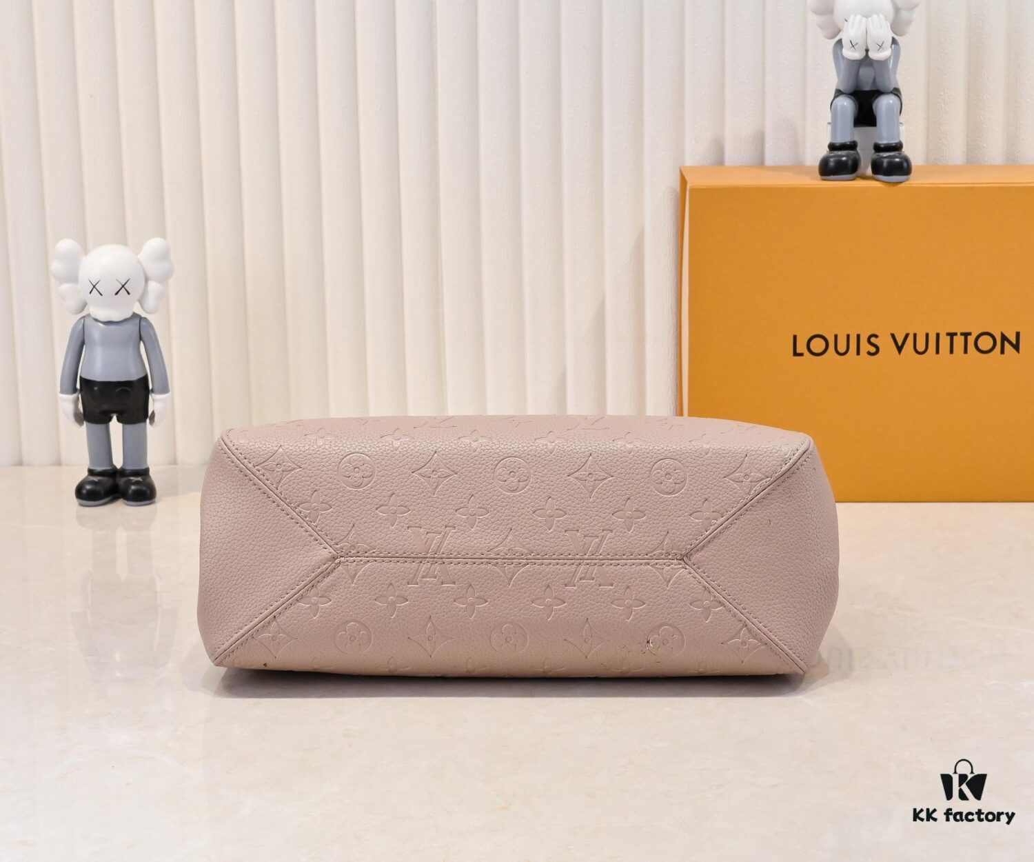 69307a566e68136f4d9a6cc9 Batch Model M14414 M14659 M14234 This Anytime Medium Handbag Reinterprets the Classic Promenade Bag from 1988, Making It an Ideal Choice for Daily Commuting or Weekend Getaways