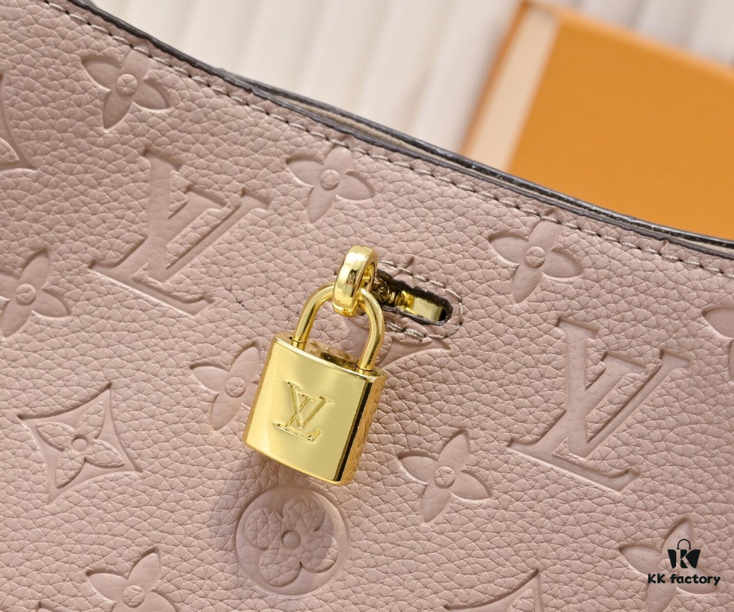 69307a576e68136f4d9a6cca Batch Model M14414 M14659 M14234 This Anytime Medium Handbag Reinterprets the Classic Promenade Bag from 1988, Making It an Ideal Choice for Daily Commuting or Weekend Getaways