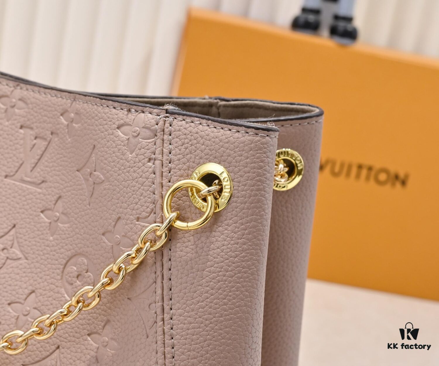 69307a586e68136f4d9a6ccc Batch Model M14414 M14659 M14234 This Anytime Medium Handbag Reinterprets the Classic Promenade Bag from 1988, Making It an Ideal Choice for Daily Commuting or Weekend Getaways