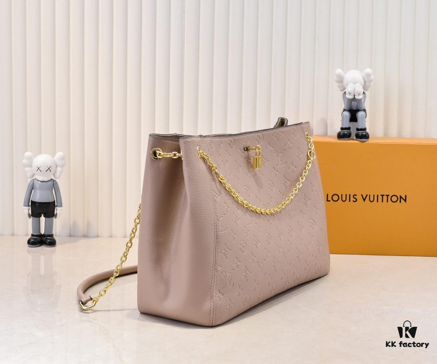 69307a5e6e68136f4d9a6cd4 M14414 M14659 M14234 This Anytime Medium Bag Reimagines the Classic 1988 Promenade Bag