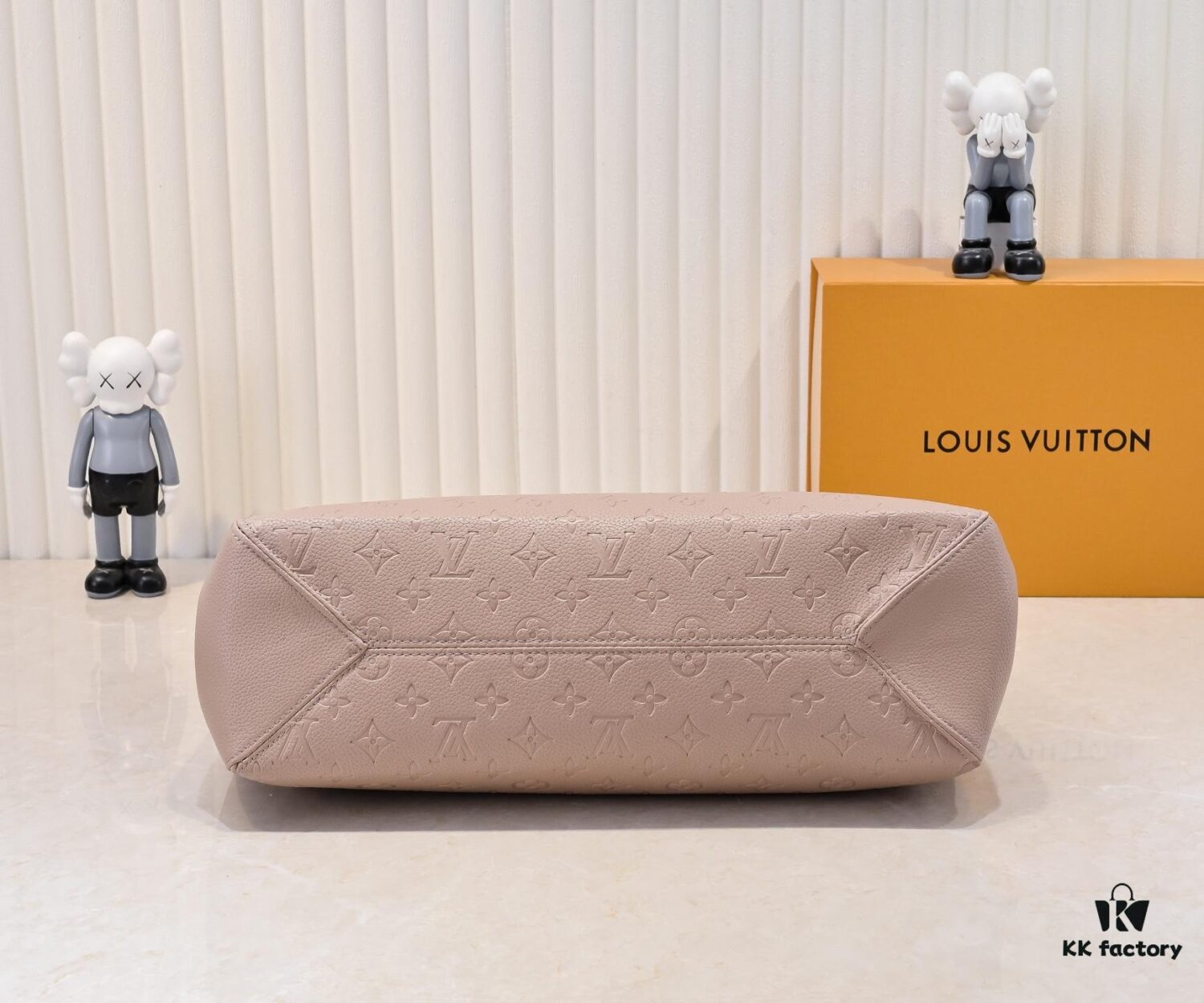 69307a5f6e68136f4d9a6cd6 M14414 M14659 M14234 This Anytime Medium Bag Reimagines the Classic 1988 Promenade Bag