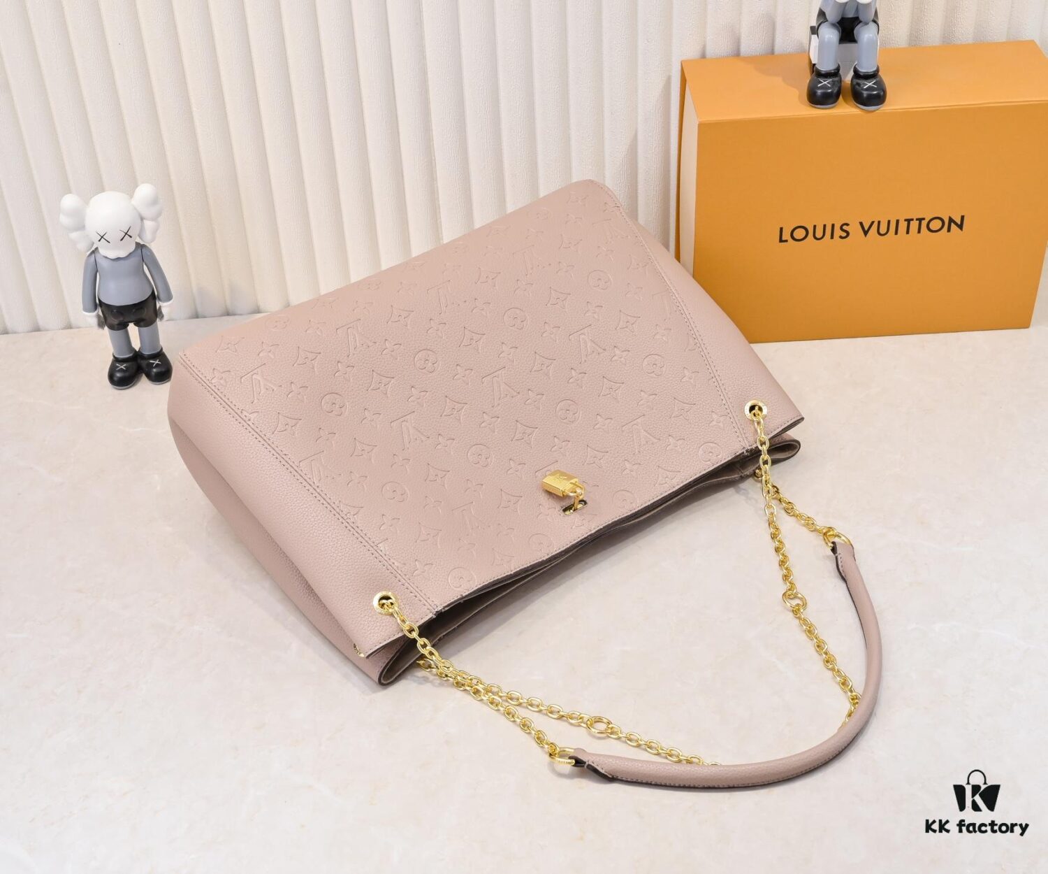 69307a646e68136f4d9a6cdc M14414 M14659 M14234 This Anytime Medium Bag Reimagines the Classic 1988 Promenade Bag