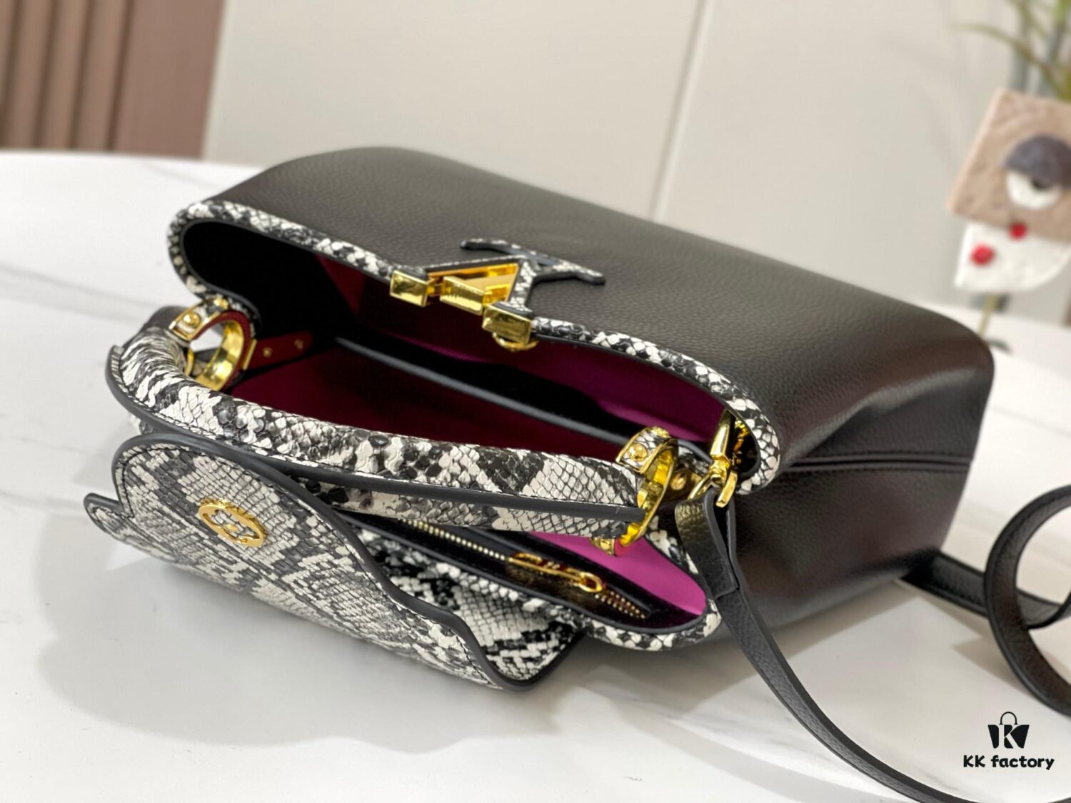 69307b876e68136f4d9a6ebd Exclusive On-Hand Shot - Upgraded M95508 CAPUCINES Small Handbag