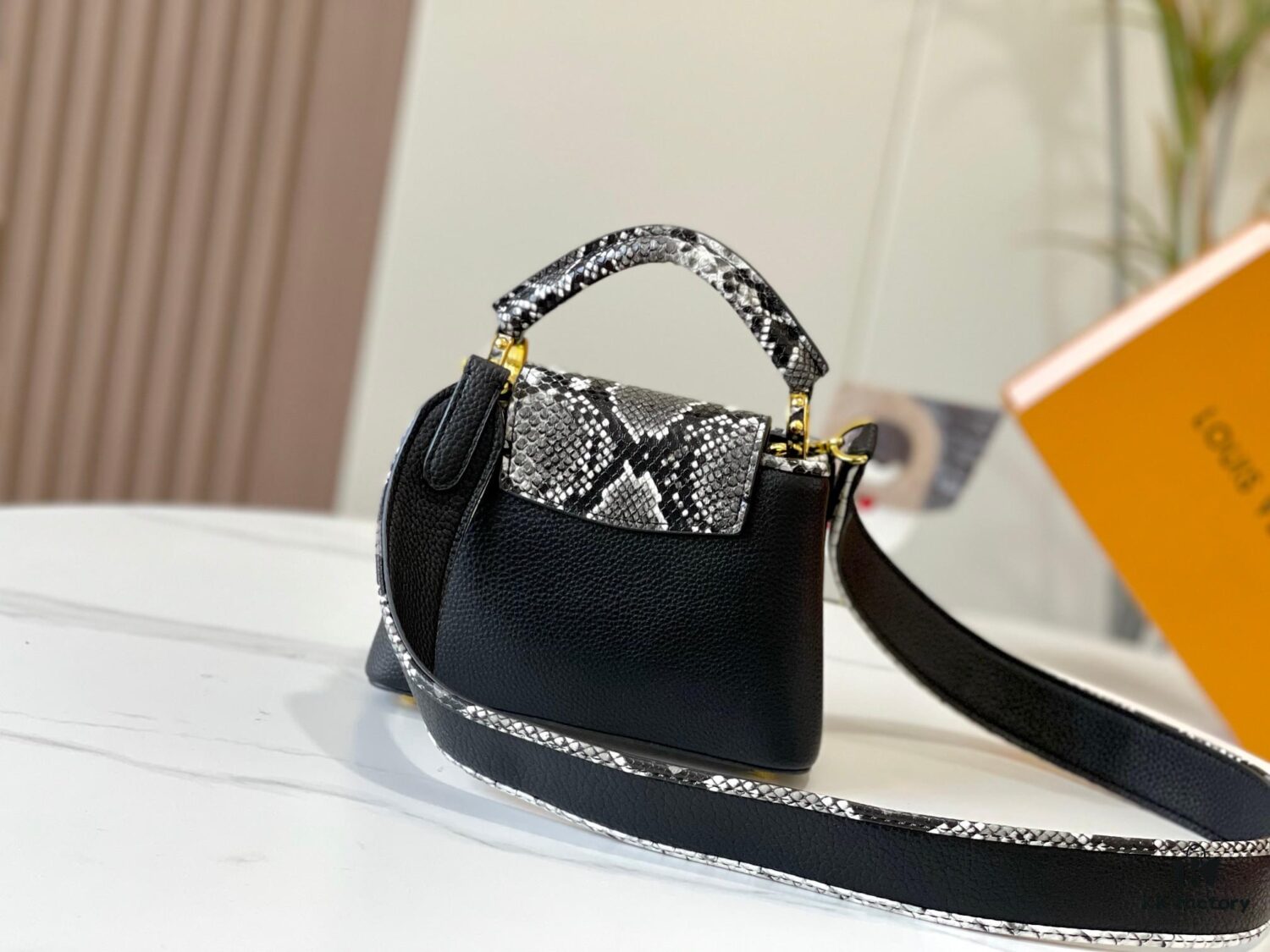 69307b886e68136f4d9a6ec3 Exclusive On-hand Photo - Upgraded M95509 CAPUCINES Mini Bag