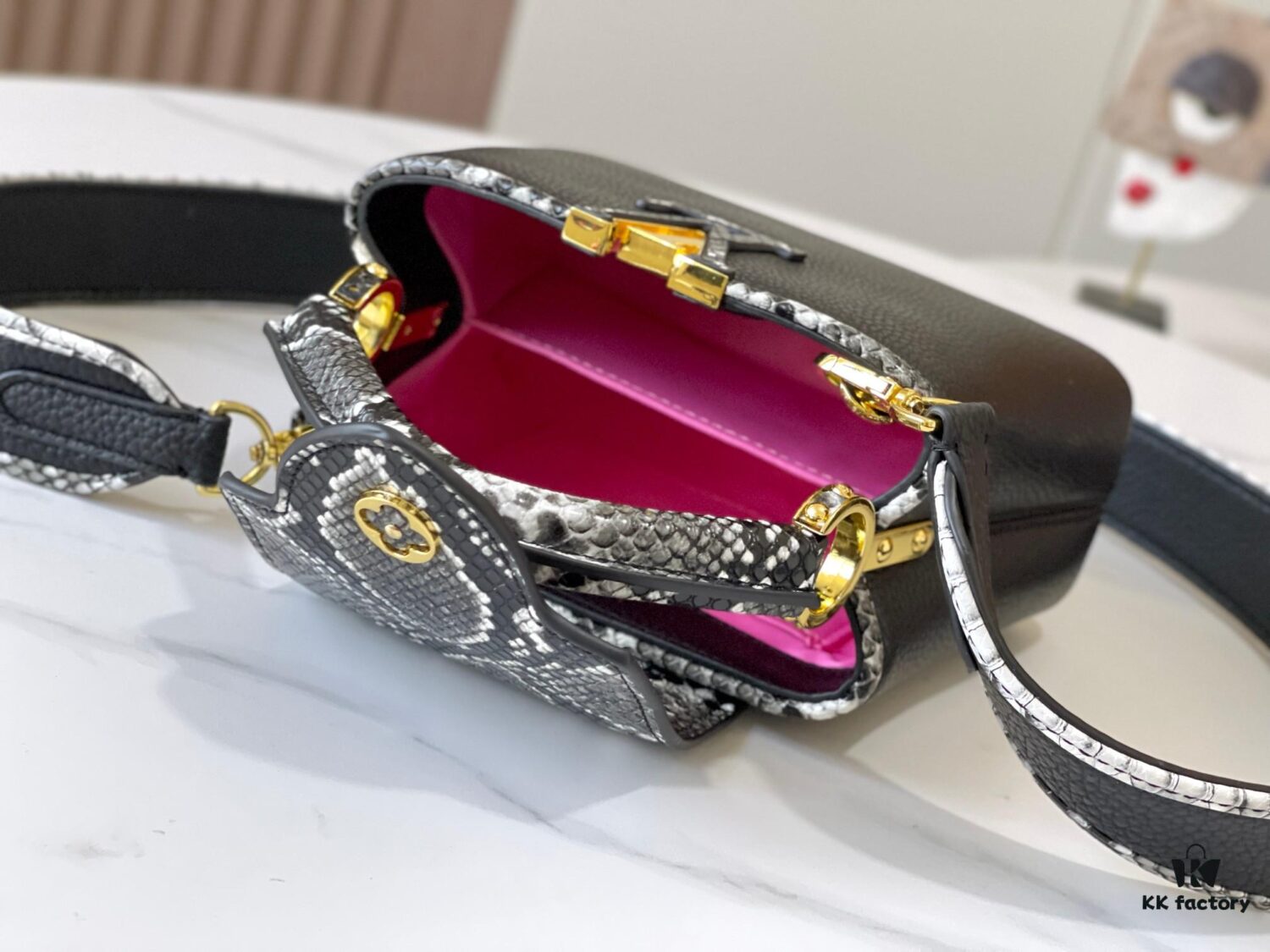 69307b8d6e68136f4d9a6ec7 Exclusive On-hand Photo - Upgraded M95509 CAPUCINES Mini Bag