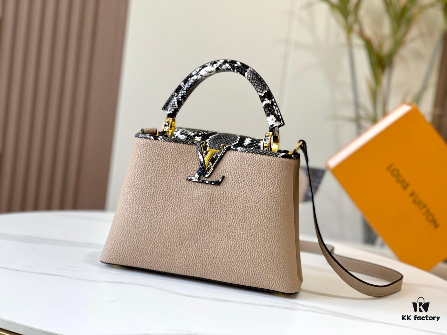 69307b996e68136f4d9a6edb Exclusive On-site Photo - Upgraded M95508 CAPUCINES Small Handbag