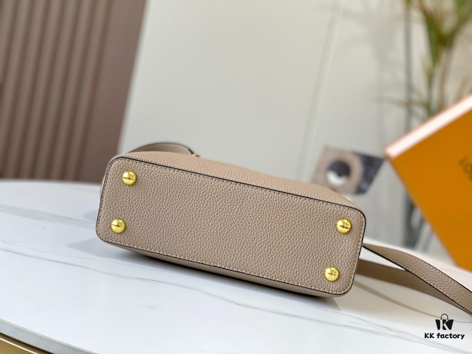 69307b996e68136f4d9a6edc Exclusive On-site Photo - Upgraded M95508 CAPUCINES Small Handbag