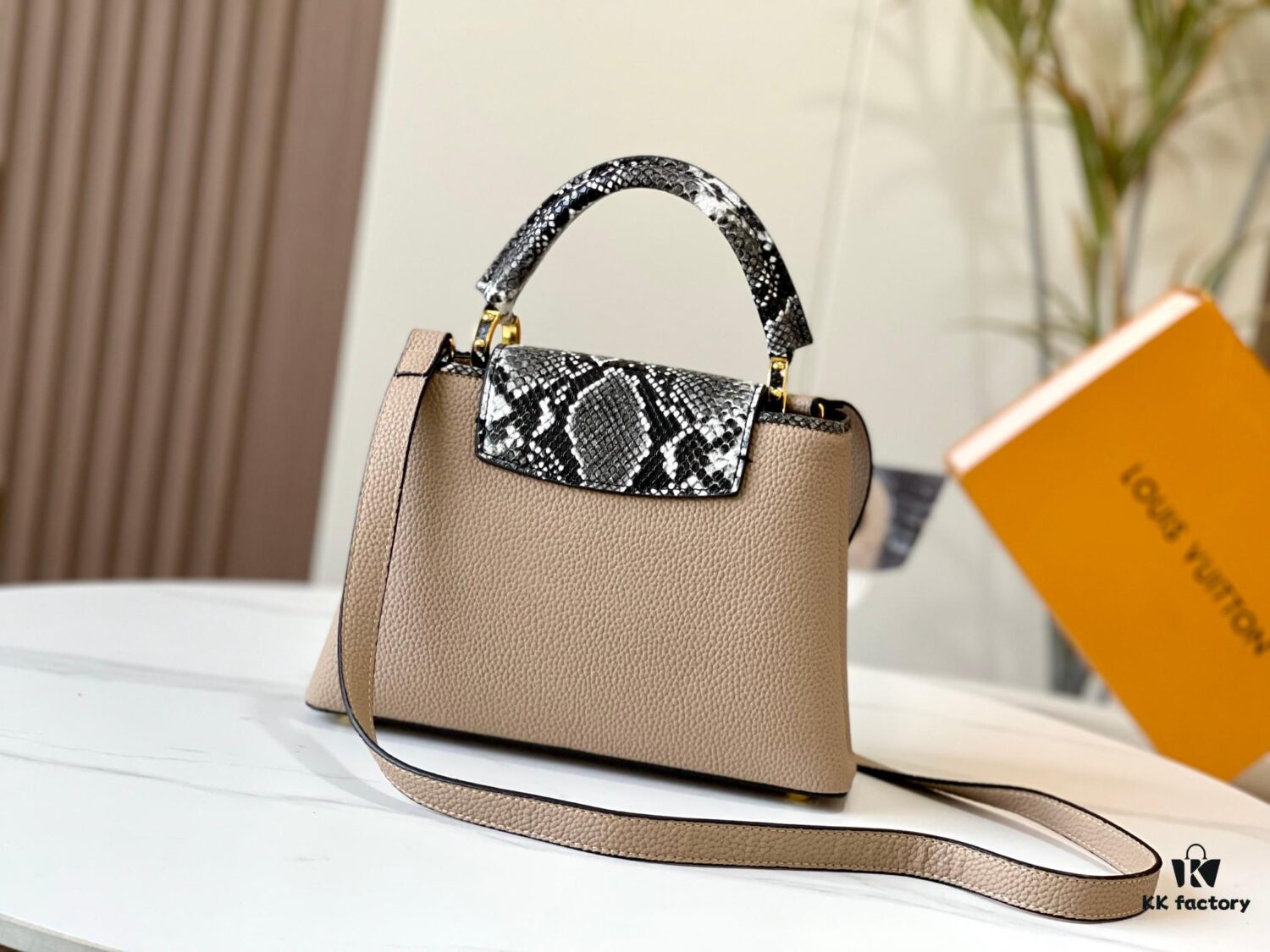 69307b996e68136f4d9a6edd Exclusive On-site Photo - Upgraded M95508 CAPUCINES Small Handbag