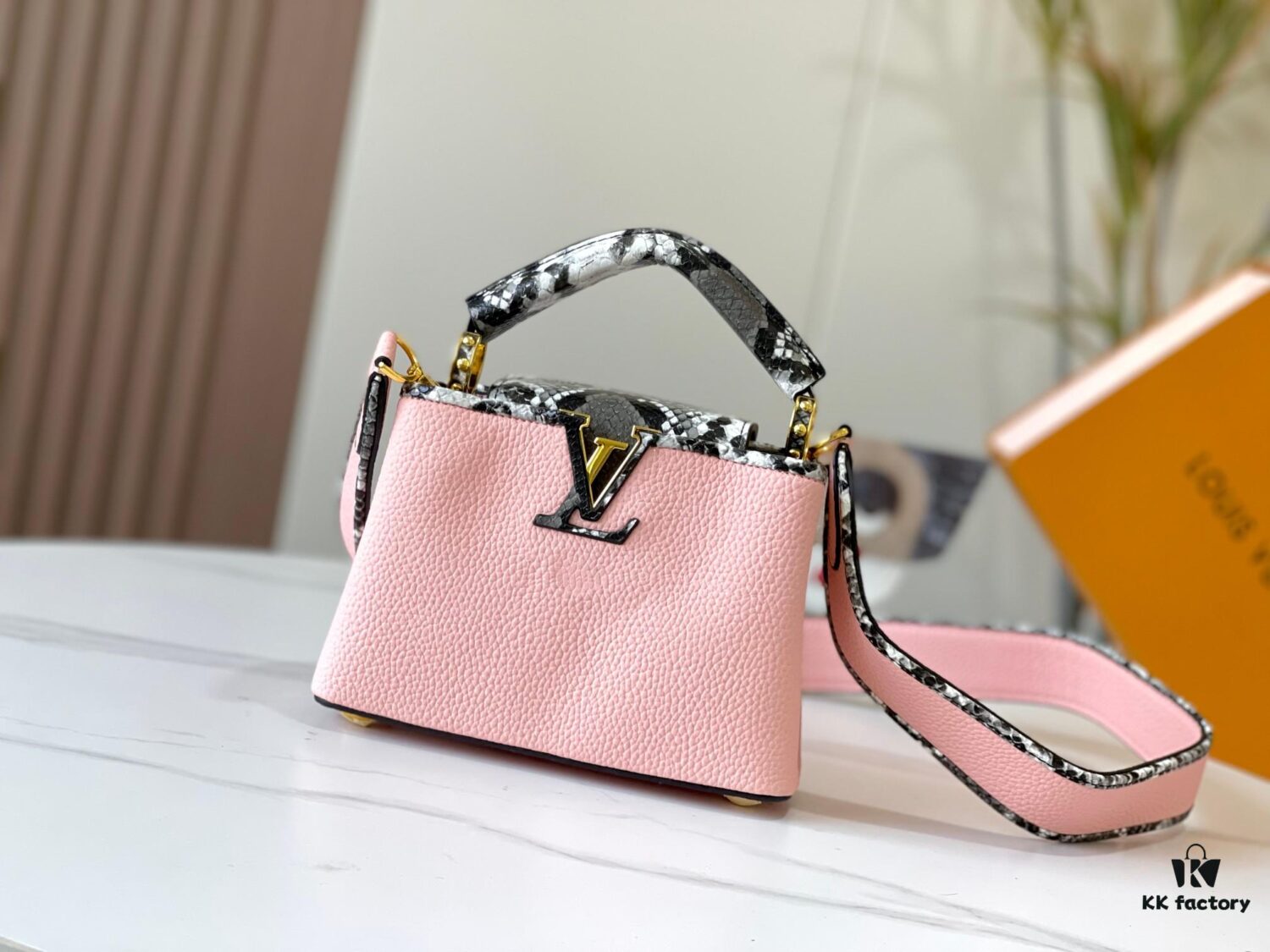 69307bac6e68136f4d9a6ef8 Exclusive On-hand Photo - Upgraded M95509 CAPUCINES Mini Bag