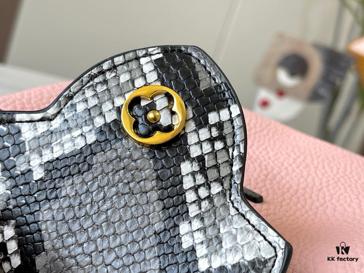 69307bb06e68136f4d9a6efc Exclusive On-hand Photo - Upgraded M95509 CAPUCINES Mini Bag