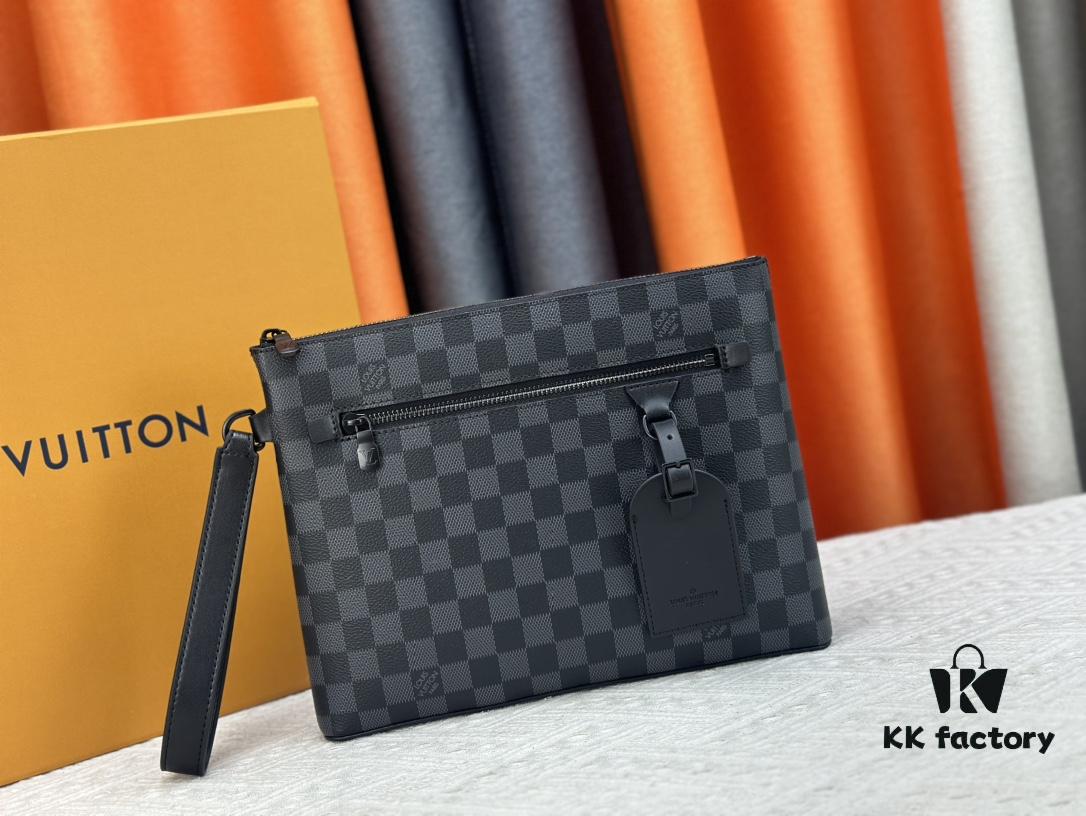 69307c9b6e68136f4d9a70af 40504 This iPad clutch is designed specifically for the latest tablet models. Crafted in LV Aerogram leather, soft as vintage airmail paper, with an LV-lettered corner. Features a removable wrist strap for easy carrying. 30.0 x 22.0 x 5.0 cm (length x height x width)